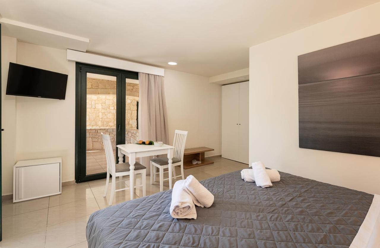 Elia Platanias Hotel ปลาเตเนียส ภายนอก รูปภาพ